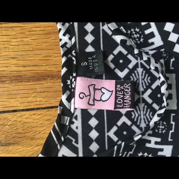 Tribal Print Flowy Tank - Picture 4 of 5